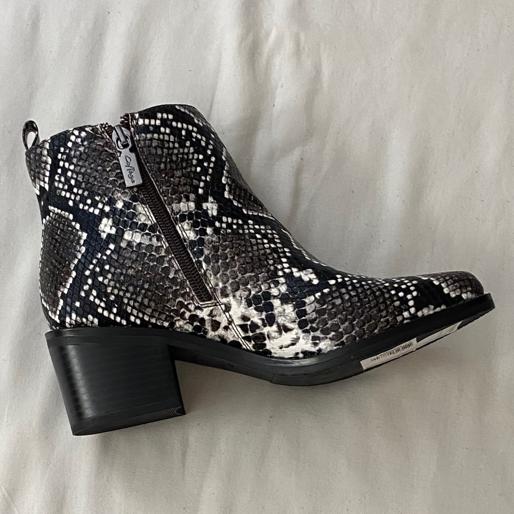 NWT Aqua College Block Heel Waterproof Ankle Booties Karlie Leather - Size 6. - Picture 9 of 9